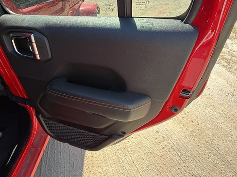 Used 2025 Jeep Wrangler Unlimited Sahara w/ Safety Group AWD/4WD image 20