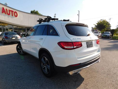 Used 2019 Mercedes-Benz GLC 300 4MATIC w/ Parking Assistance Package image 6