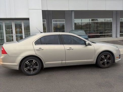 Used 2010 Ford Fusion SE image 3