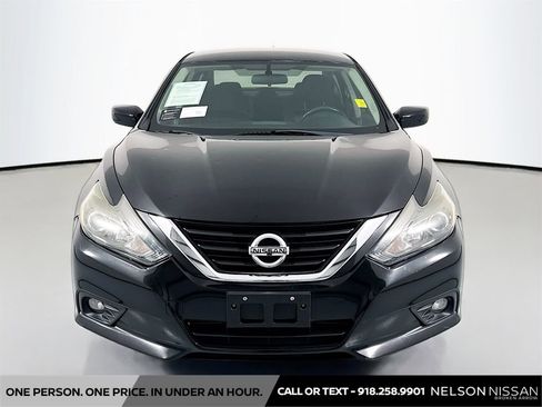 Certified 2017 Nissan Altima 2.5 SR w/ Midnight Edition Package FWD image 2