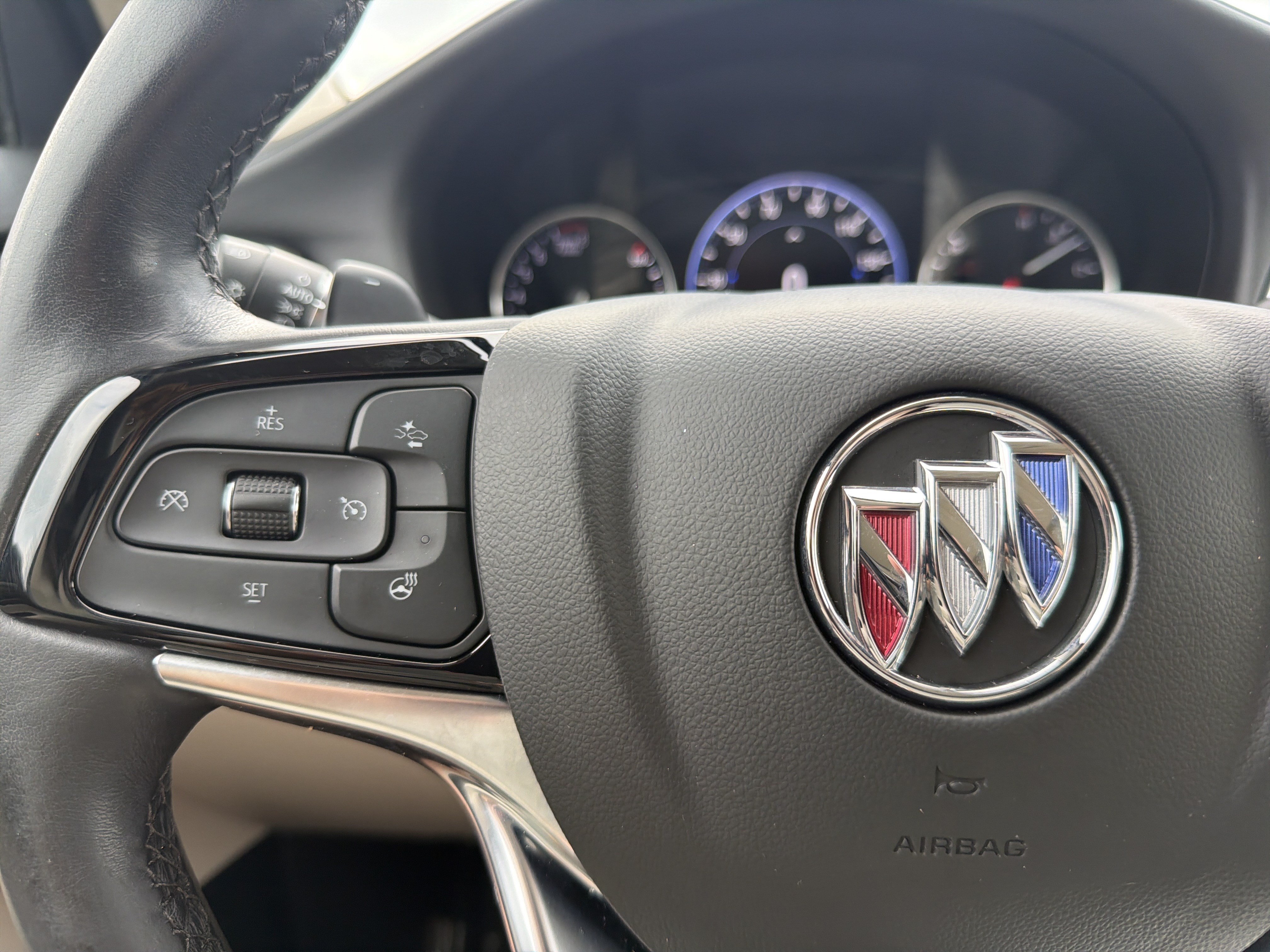 Used 2023 Buick Enclave Avenir FWD image 29