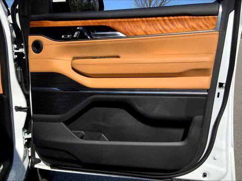 Used 2022 Jeep Grand Wagoneer Series III w/ HD Trailer Tow Package image 25