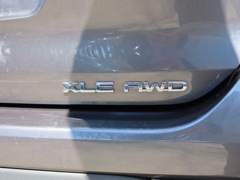 Used 2023 Toyota Highlander XLE image 8