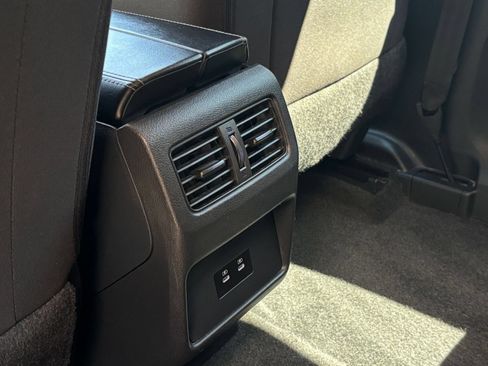 Used 2025 Nissan Rogue SV AWD/4WD image 23