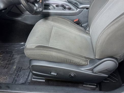 Used 2016 Dodge Challenger SXT RWD image 19