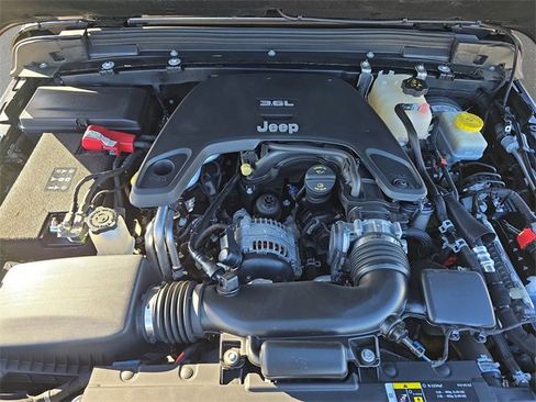 Used 2018 Jeep Wrangler Unlimited Sahara image 33