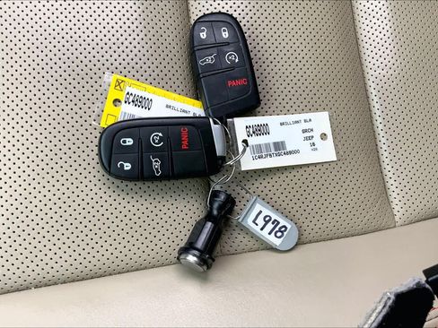 Used 2016 Jeep Grand Cherokee Limited 75th Anniversary AWD/4WD image 15