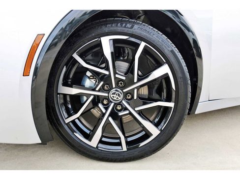 Used 2025 Toyota Prius Plug-In Hybrid image 30