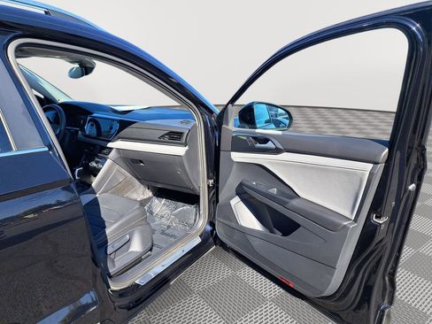 Used 2023 Volkswagen Taos SEL image 17