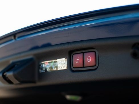 Used 2024 Mercedes-Benz C 300 4MATIC Sedan image 19