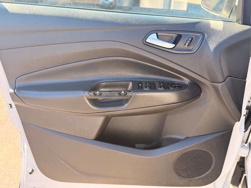 Used 2018 Ford Escape SE image 11