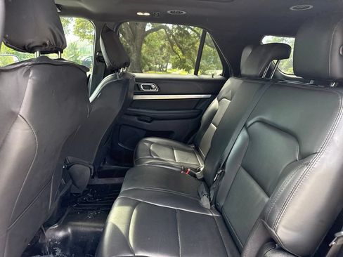Used 2019 Ford Explorer XLT w/ Equipment Group 202A AWD/4WD image 20