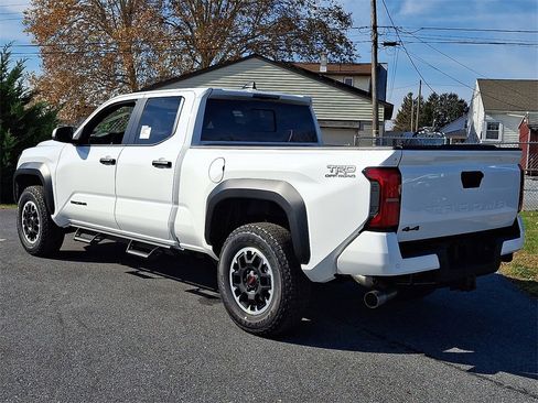 New 2025 Toyota Tacoma TRD Off-Road image 7