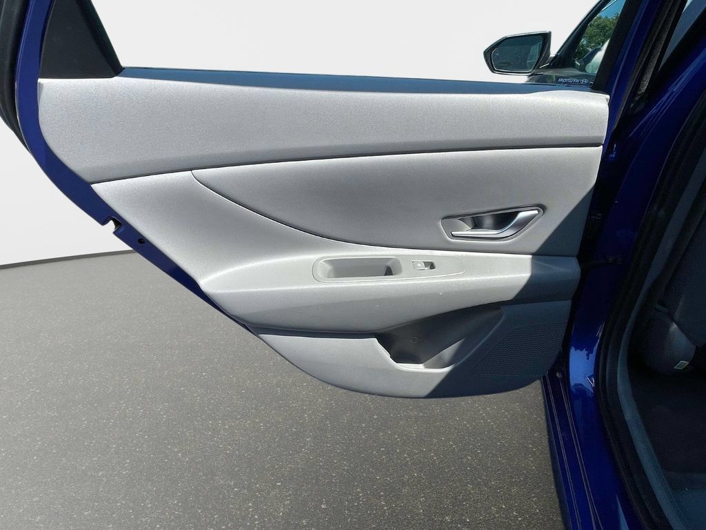 Used 2023 Hyundai Elantra SEL w/ Convenience Package FWD image 13