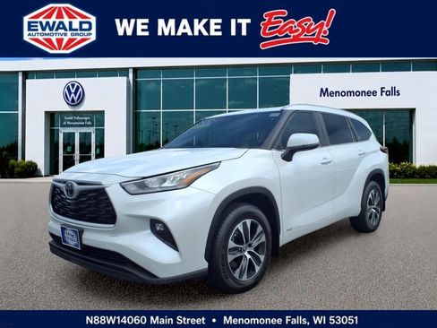 Used 2026 Toyota Highlander XLE AWD/4WD image 3