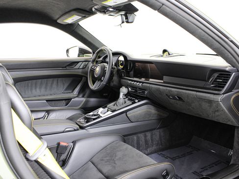 Used 2022 Porsche 911 GT3 RWD image 2