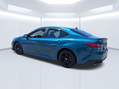 Used 2025 Toyota Camry SE FWD image 6