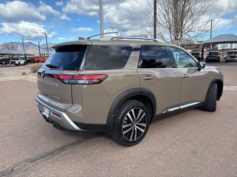 Used 2024 Nissan Pathfinder Platinum w/ Cargo Package image 9