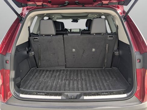 Used 2024 Toyota Grand Highlander AWD image 11