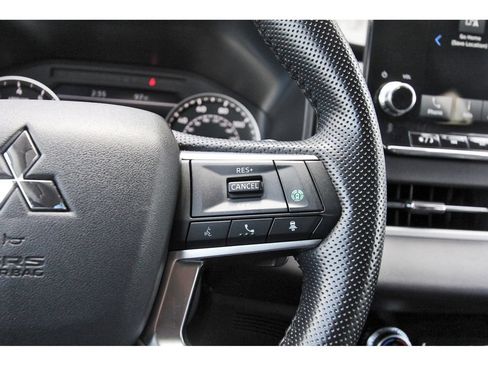 Used 2024 Mitsubishi Outlander SE FWD image 19