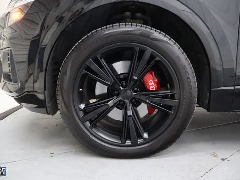 Used 2022 Audi Q8 Premium image 12