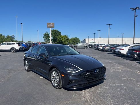 Used 2023 Hyundai Sonata SEL w/ Preferred Accessory Package FWD image 3