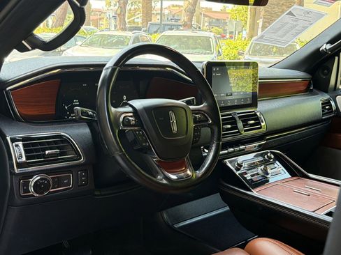 Used 2020 Lincoln Navigator L Reserve w/ Luxury Package AWD/4WD image 4