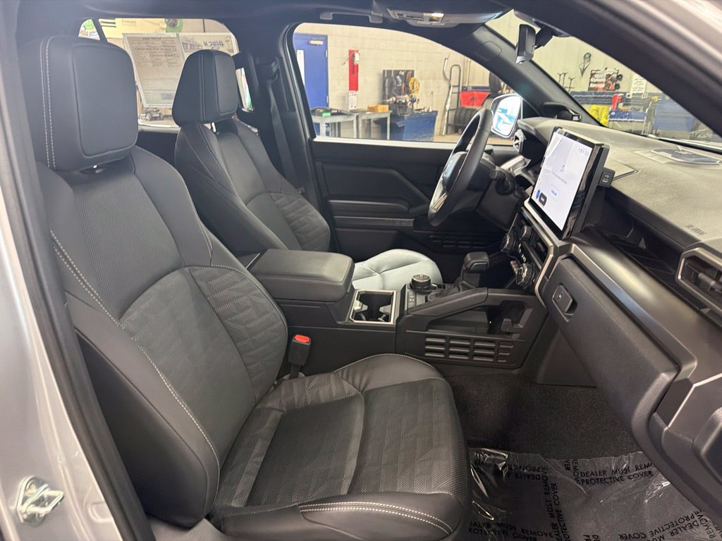 Used 2025 Toyota 4Runner TRD Off-Road Premium AWD/4WD image 9