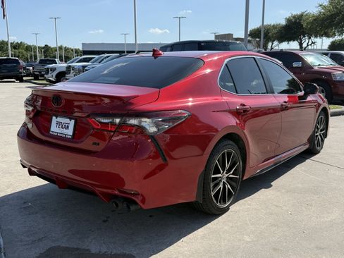 Used 2024 Toyota Camry SE FWD image 5