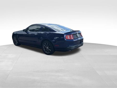 Used 2011 Ford Mustang Premium w/ 203A Rapid Spec Order Code RWD image 4