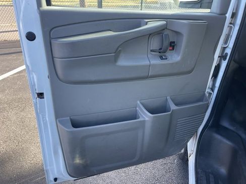 Used 2015 Chevrolet Express 3500 Extended image 14