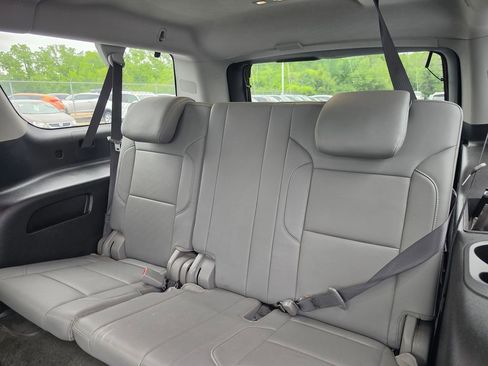 Used 2018 Chevrolet Suburban LT w/ Luxury Package AWD/4WD image 11