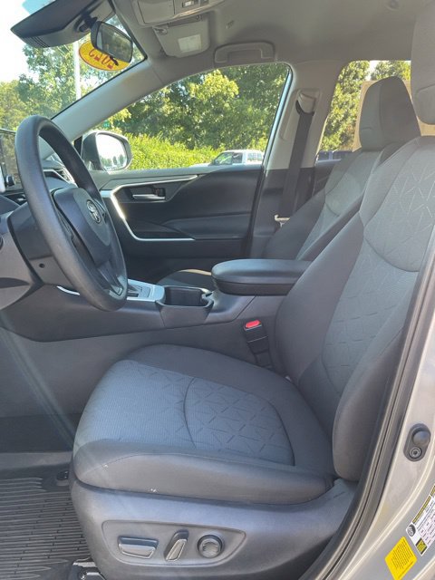 Used 2025 Toyota RAV4 XLE AWD/4WD image 15