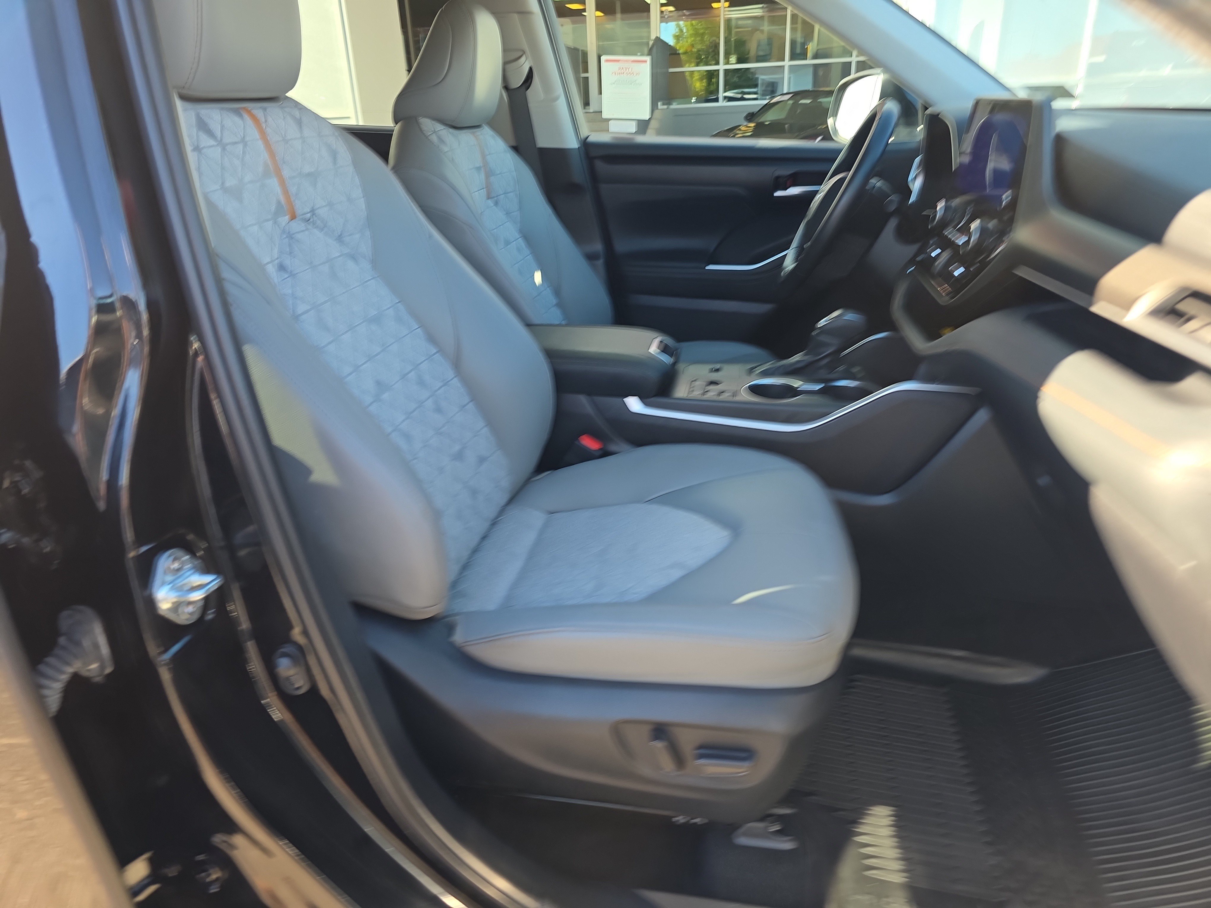 Used 2023 Toyota Highlander Bronze Edition AWD/4WD image 21