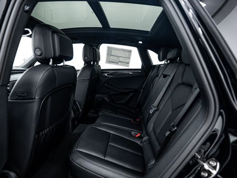 Certified 2025 Porsche Macan image 21