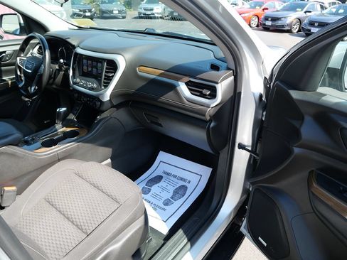 Used 2019 GMC Acadia SLE w/ GMC Pro Grade Package AWD/4WD image 17