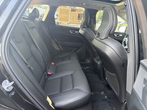 Certified 2024 Volvo XC60 B5 Plus w/ Protection Package Premier AWD/4WD image 33
