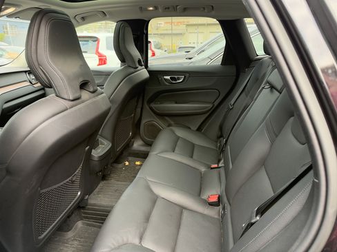 Certified 2022 Volvo XC60 B5 Momentum w/ Climate Package image 31