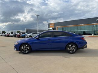 Used 2025 Hyundai Elantra Limited FWD video 2