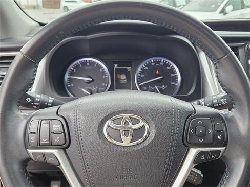 Used 2018 Toyota Highlander XLE image 27
