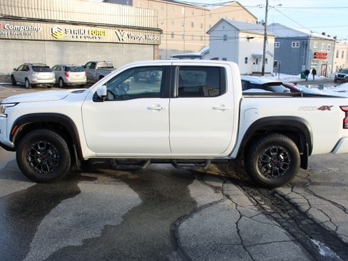 Certified 2022 Nissan Frontier PRO-4X w/ Pro-4X Premium Package image 2