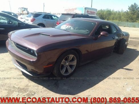 Used 2015 Dodge Challenger SXT image 1