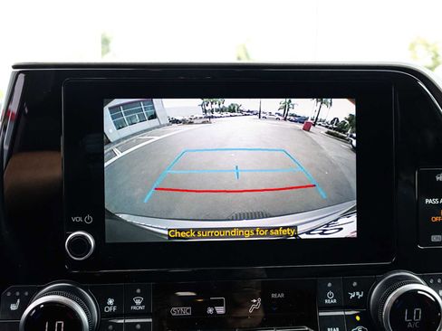 Used 2024 Toyota Highlander XLE image 45