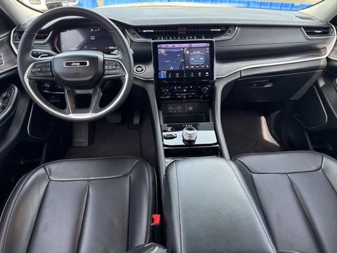 Used 2023 Jeep Grand Cherokee Limited w/ Luxury Tech Group II AWD/4WD image 4
