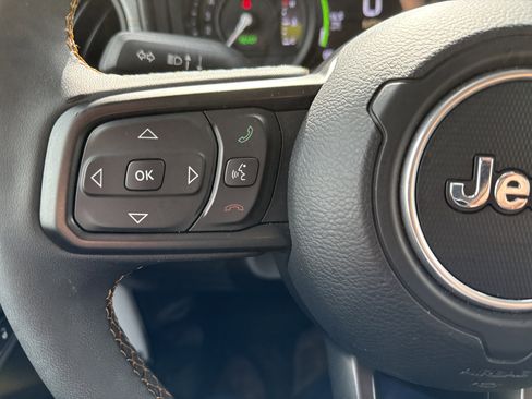 Used 2024 Jeep Wrangler Willys image 18