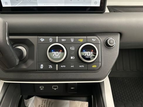 Certified 2024 Land Rover Defender 110 S AWD/4WD image 18