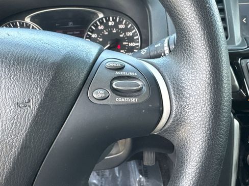 Used 2020 Nissan Pathfinder S image 26