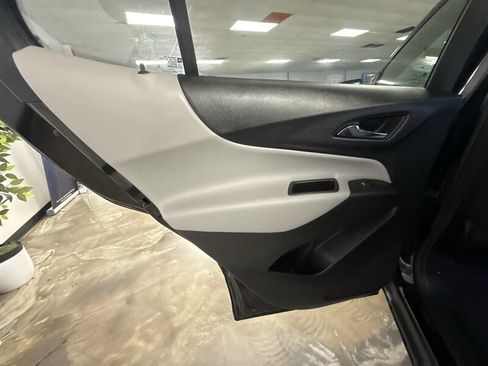 Used 2020 Chevrolet Equinox LS w/ LS Convenience Package FWD image 24