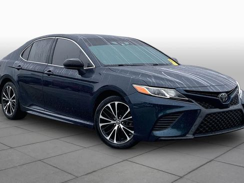 Used 2018 Toyota Camry SE FWD image 3