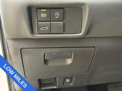 Used 2023 Toyota Highlander XLE AWD/4WD image 25